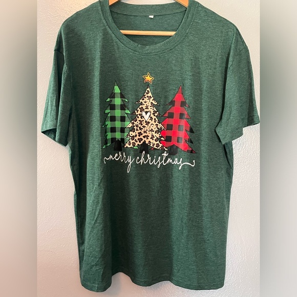 Green Short Sleeve Christmas Tree Tshirt size XL - Picture 1 of 4